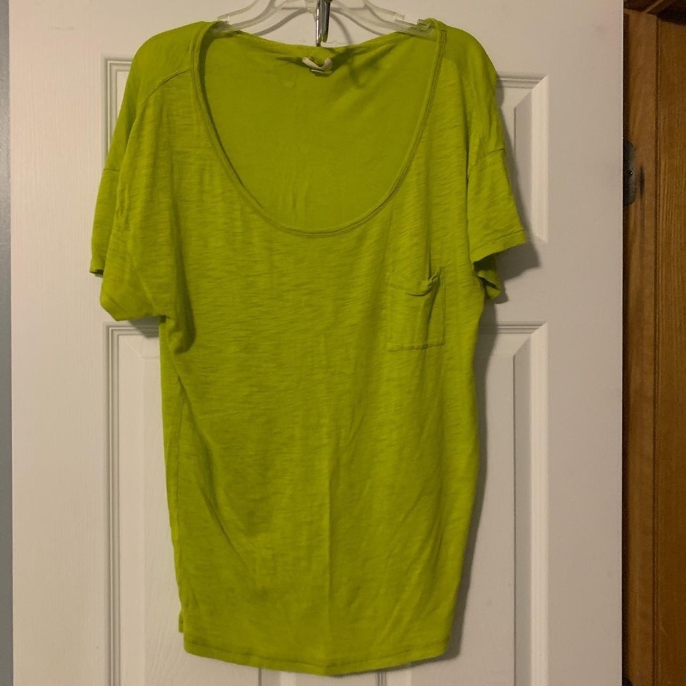Size L Aerie PlusSize WOMENS lime green top, tshirt, scoop neck, single pocket